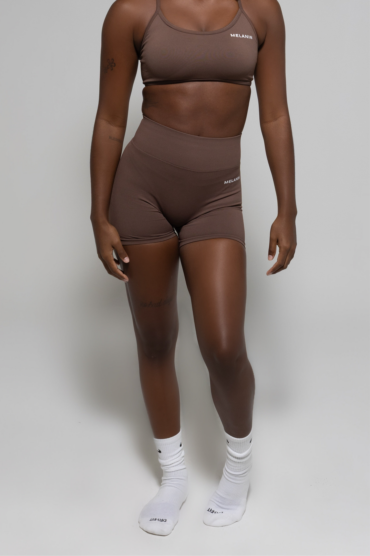 SEAMLESS SHORTS