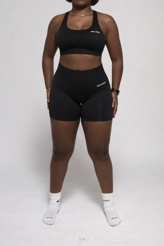 BLACK SEAMLESS SHORTS